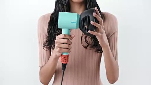 Πώς να πετύχεις το τέλειο χτένισμα στο σπίτι με το Dyson Supersonic Nural