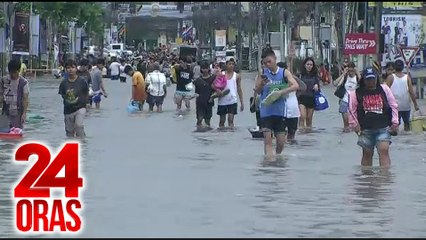 Descargar video: Mga taga-Baao, sumasakay na ng bangka para makabili ng pagkain at supplies; lubog pa rin sa baha ang mga kalsada | 24 Oras