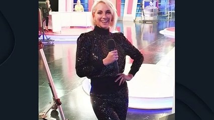 Rouse, la chica robot Tengo relaciones con mi pareja a través de un puerto USB y como tornillos