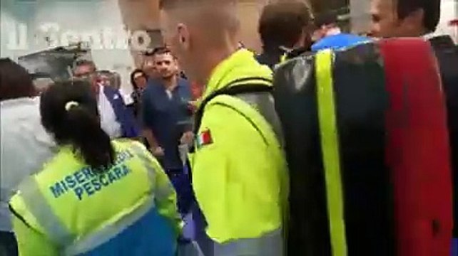 Rigopiano, la rabbia della mamma contro l'ex sindaco: Mio figlio ? morto e lui stava a prendere il caff? allegramente