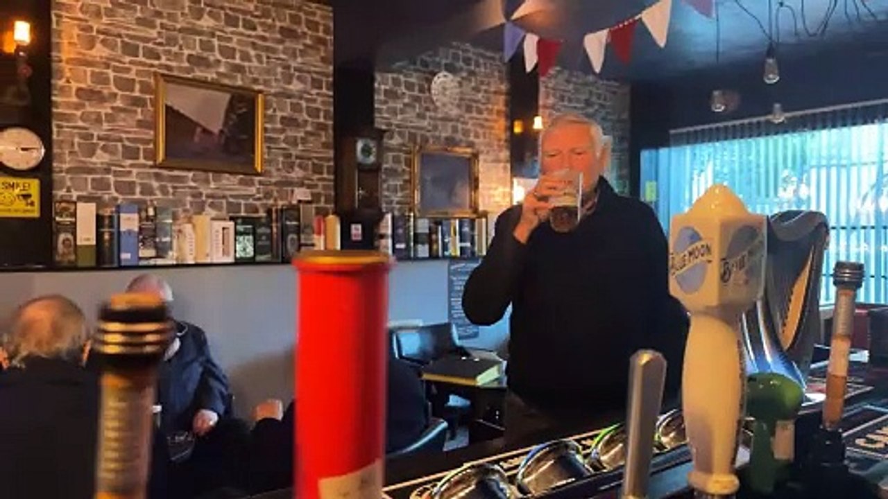 Beer lover visits 12,000 pubs during 55-year UK-wide pub crawl