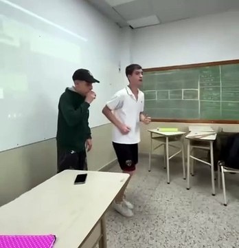VÍDEO: Alunos de colégio argentino imitam provocação de atacante brasileiro na Libertadores e viralizam; assista