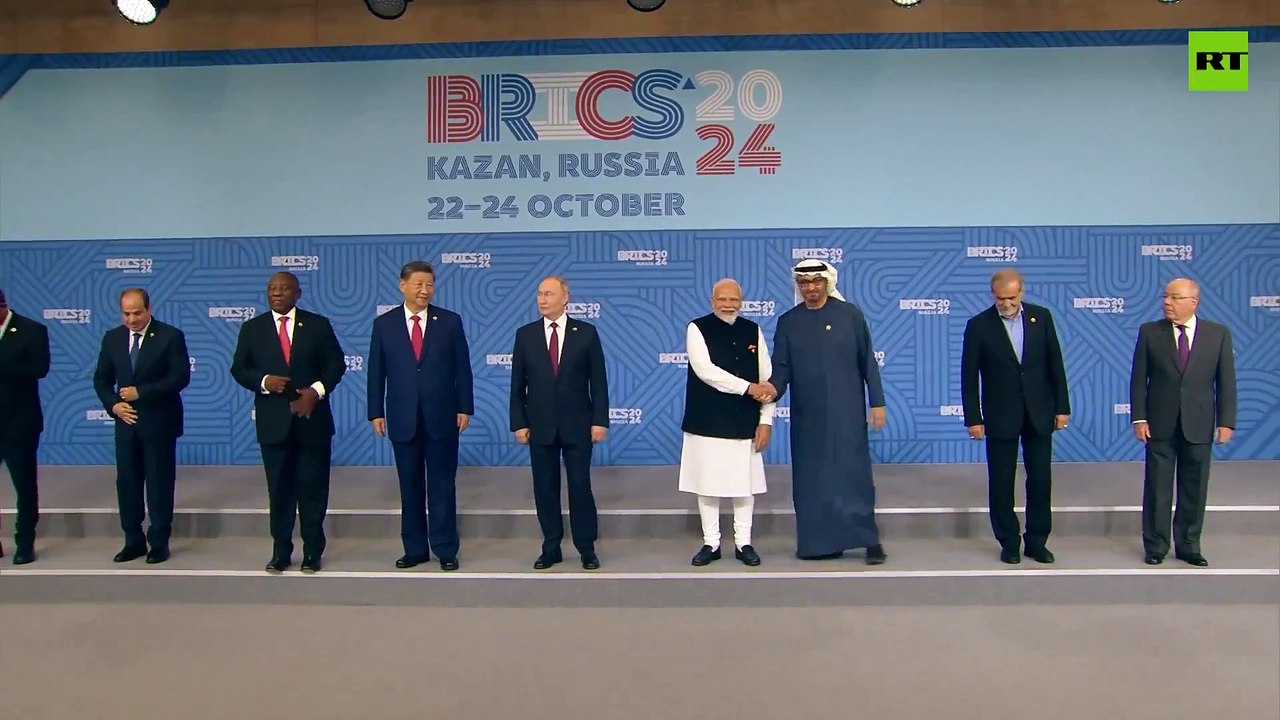 Los miembros del BRICS posan juntos para la foto protocolar