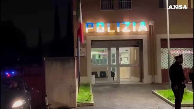 Roma, la polizia sgombera l'ex hotel Petra nel quartiere Romanina