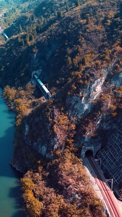 China’s stunning landscapes showcase both nature’s grandeur and human innovation_HD
