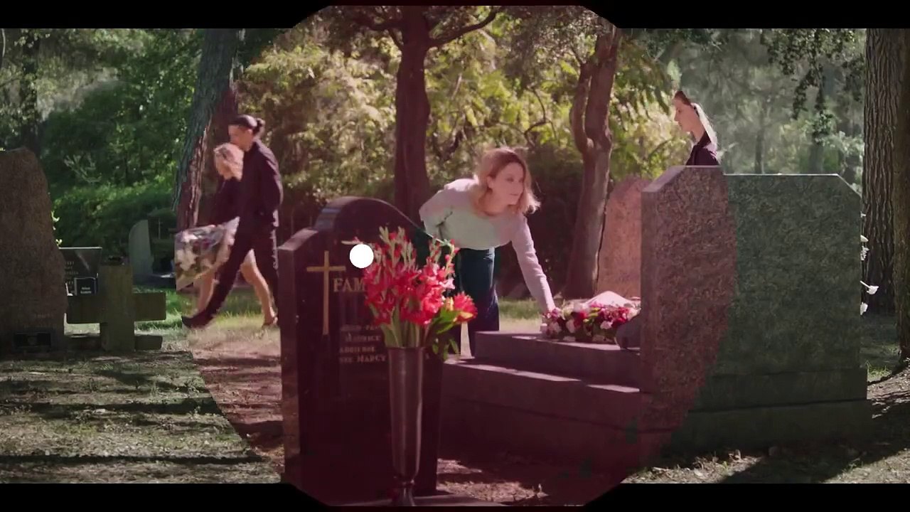 La bande-annonce d''Un soupçon', mini-série de France 2. 