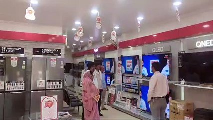 गुरु पुष्य नक्षत्र पर गुरुवार को बाजारों में रही भीड़, दुकानों पर पहुंचे खरीदार