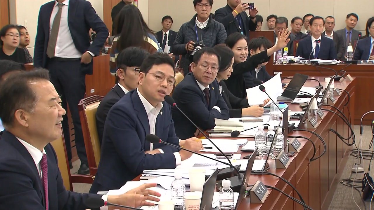 과방위, '욕설' 거듭 파행...야당 주도 김태규 고발 / YTN