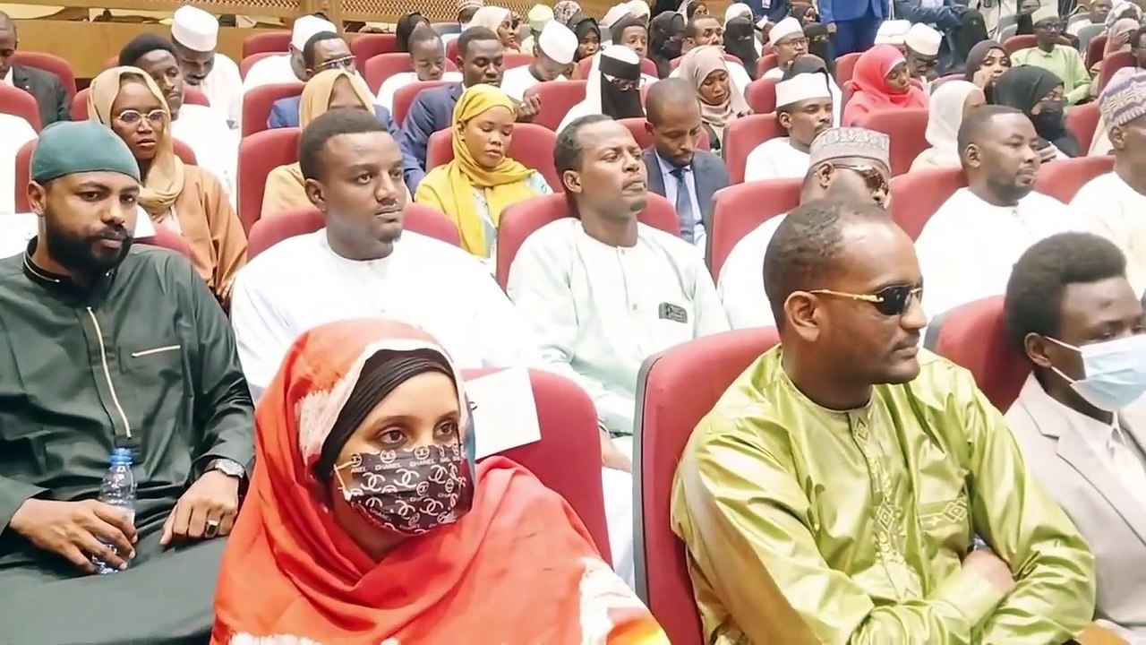 #Tchad : L'initiative des ambassadeurs de bonne volonté a remis, ce 29 juin, des attestations de fin de formation aux jeunes qui ont participé à la formation organisée et portant sur le leadership. Au cours de cette cérémonie, Moustpha Ismael Yaya, l'homm