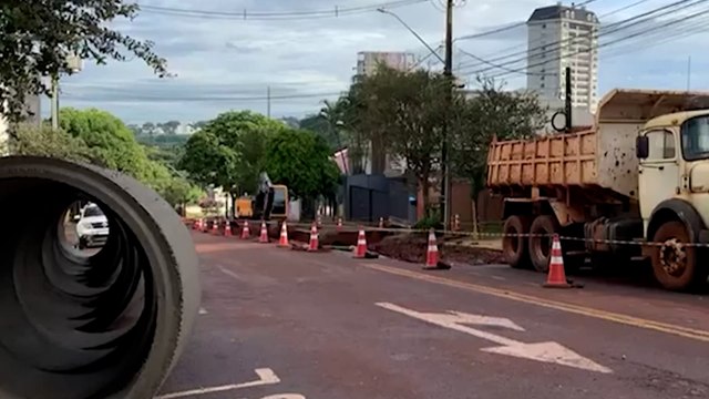 Temporal da última quarta-feira (23) deixa casas alagadas na região central de Cascavel Problema de escoamento de água é antigo no local