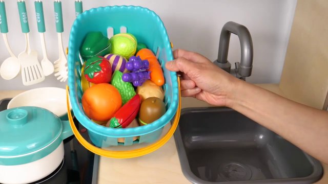 Fun Learning Names of Fruits, Vegetables and Foods with Velcro Cutting Toys! Educational Kids Play!
