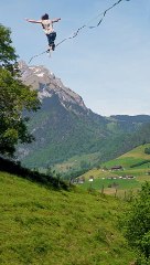Person is doing highline freestyle tricks while bouncing around 6m up and down!