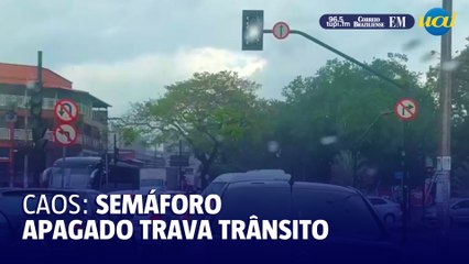 Semáforo apagado durante chuva trava trânsito no Barreiro