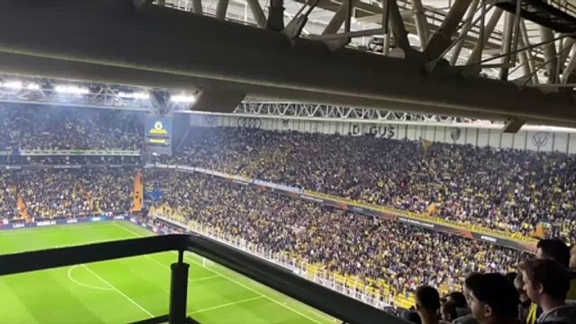 Fenerbahçe Ülker Stadyumu Şehitler ölmez, vatan bölünmez sesleriyle yankılandı