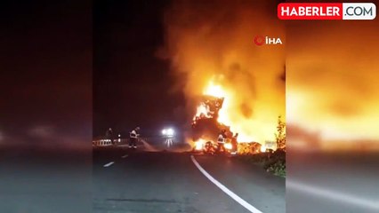 Çanakkale'de Seyir Halindeki Saman Yüklü Tır Yangın Çıkardı