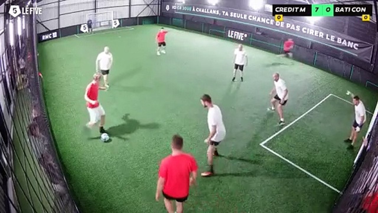 CREDIT MUTUEL OCEAN - BATI CONSTRUCTION 85 24/10 à 20:42 - Football Terrain 1 (LeFive Challans)