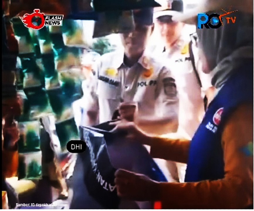 VERTIKAL Viral Razia Spanduk Rokok Depan Warung di Depok
