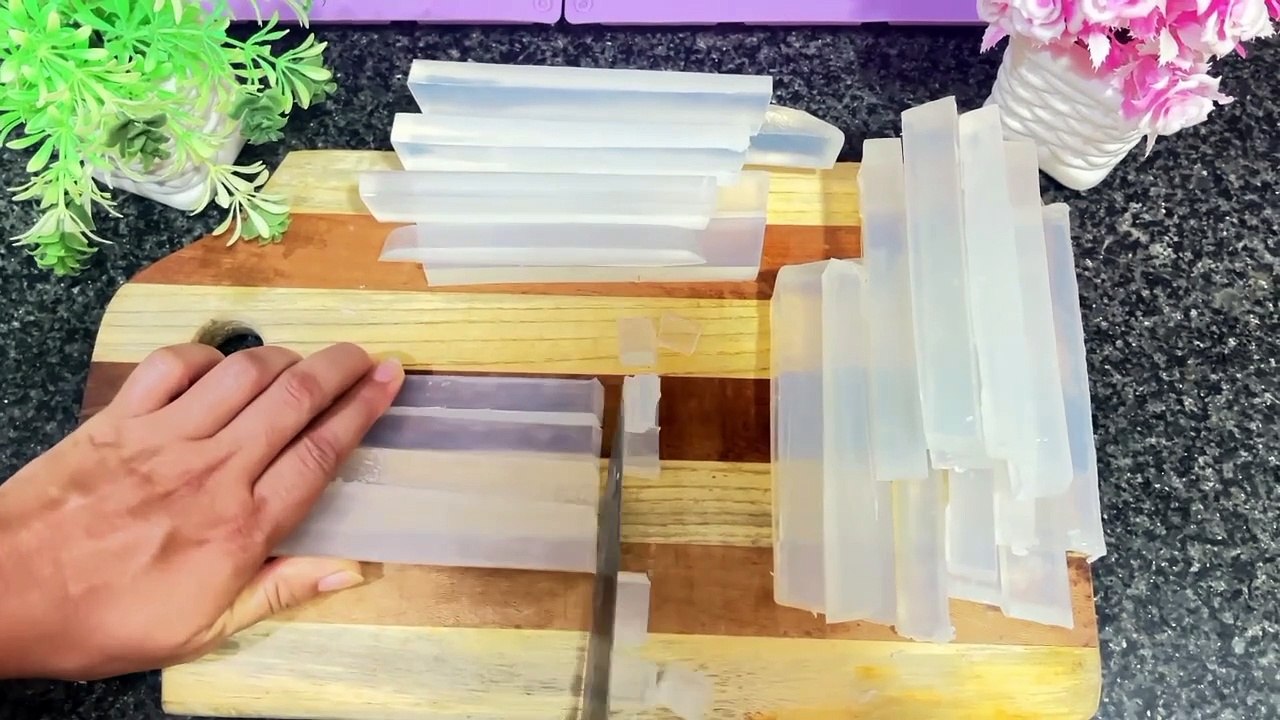 Neem soap homemade Neem harbel soap Acne KO khtam krta Hy oil free face whitening homemade soap