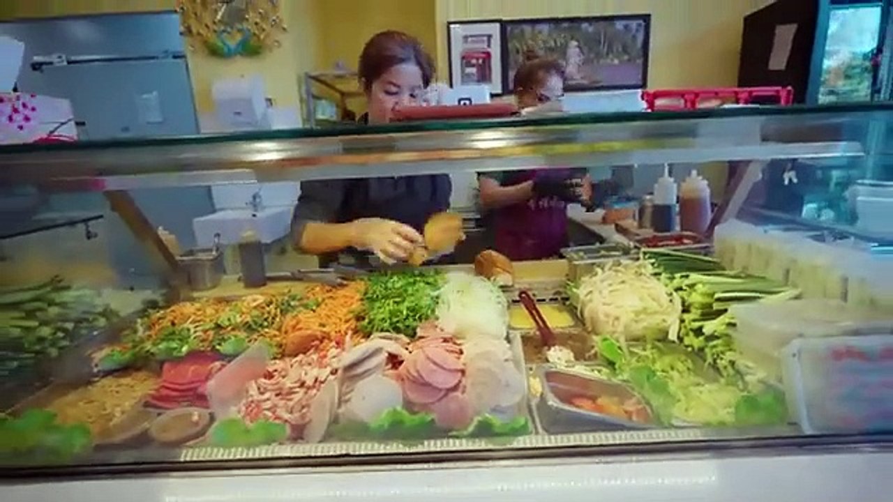 Australian Fast Food!!  TOP 5 CHEAP EATS in Sydney, Australia!