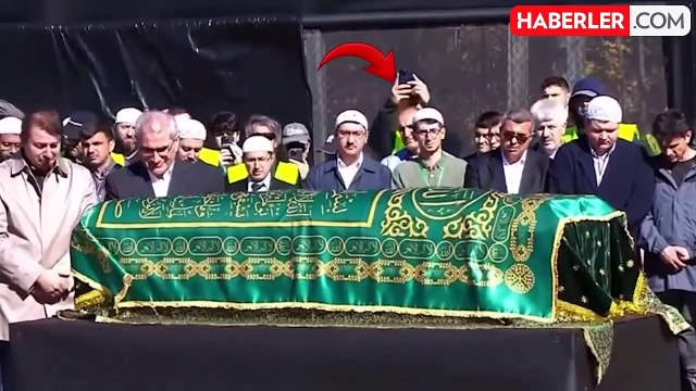 FETÖ elebaşı Gülen'in tabutunun başındaki isim Adil Öksüz mü?
