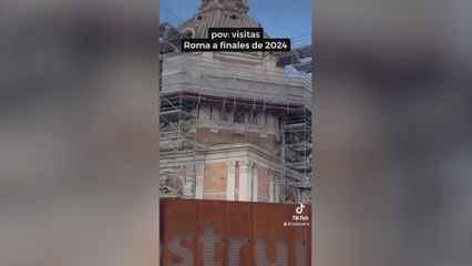 Download Video: Lleva a su madre de viaje a Roma y lo que se encuentra se hace viral: pide precaución