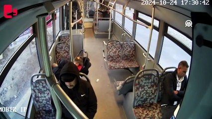 Otobüs şoförü 2 yaşındaki çocuğu Heimlich manevrasıyla kurtardı