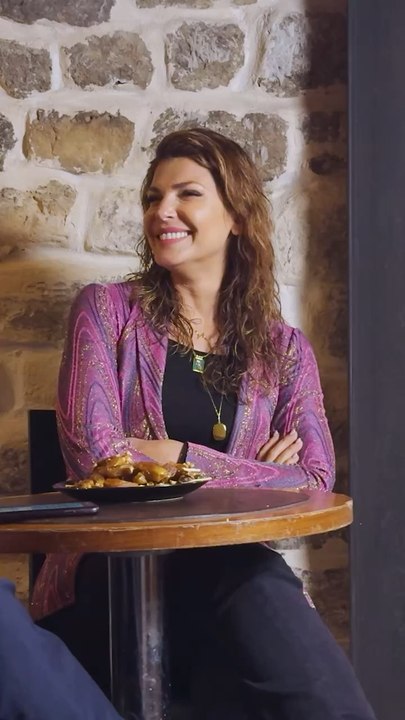 « Je me suis retrouvée sur un plateau télé, et j’ai compris que c’était pour moi »  Zahra Harkat, femme algérienne en devenir, journaliste et actrice. Elle a animé plusieurs émissions de variétés, de musique et de culture.