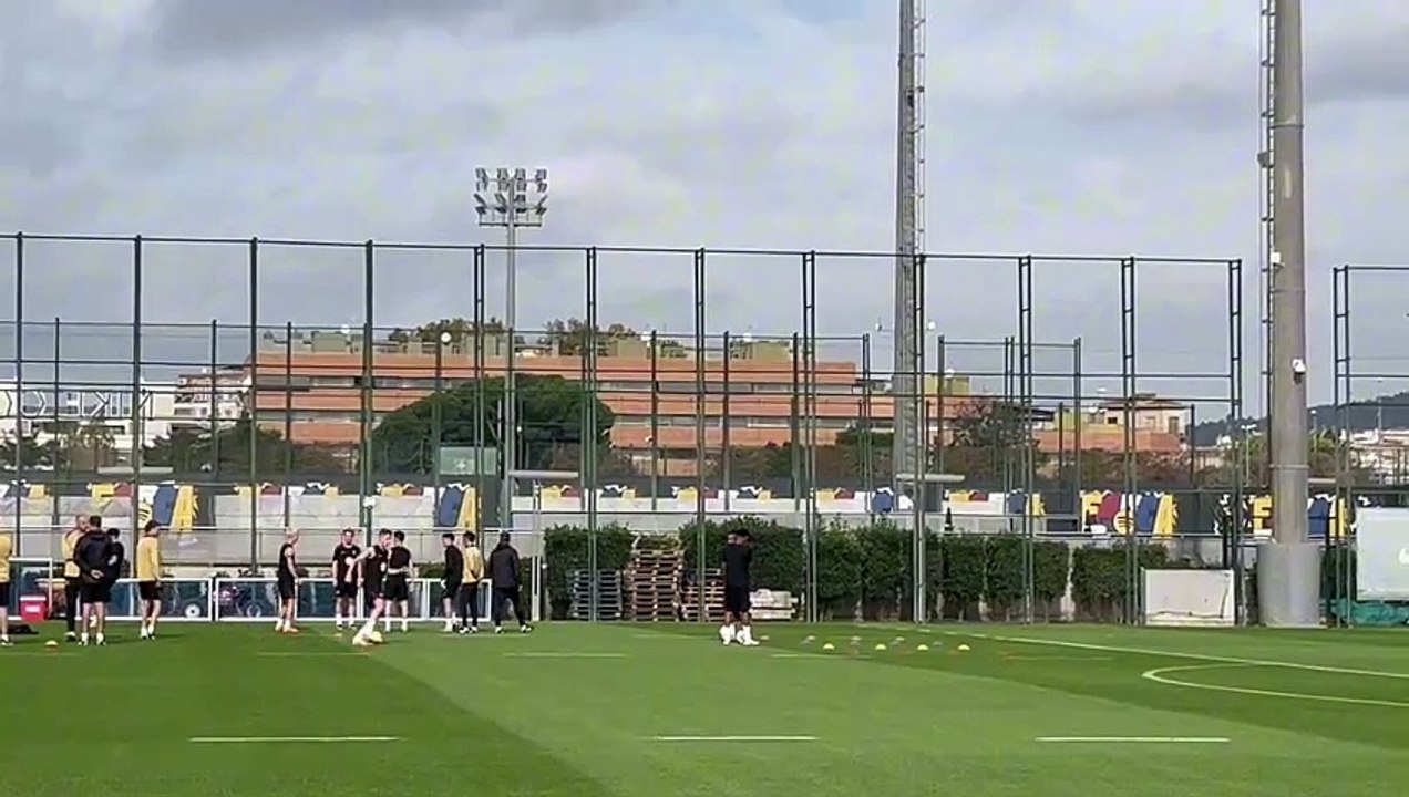 El Barça se entrena antes del clásico: Lamine Yamal y Hansi Flick, muy unidos