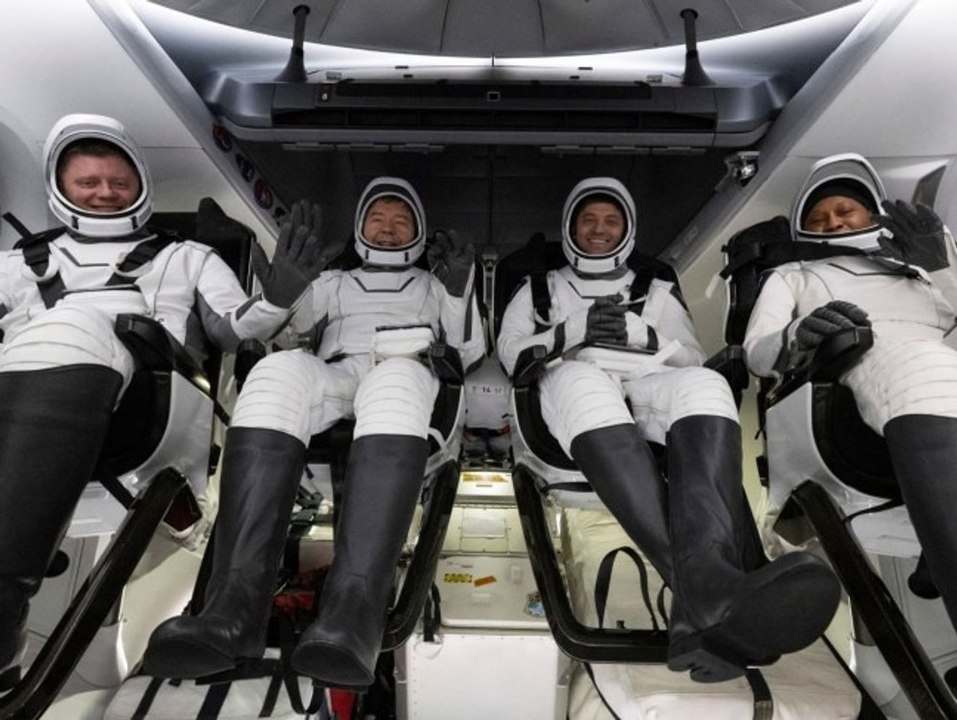 Vier Astronauten nach acht Monaten im All wieder auf Erde gelandet