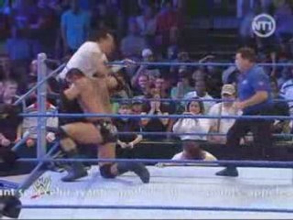 WWE Batista vs Deuce&Domino