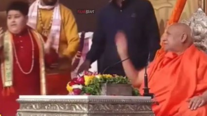 Abhinav Arora पर क्यों भड़के Swami Rambhadracharya, सरेआम मंच से उतारा ! | FilmiBeat