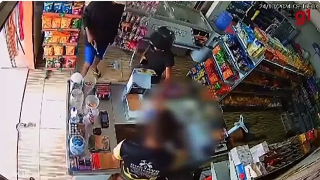 Criminosos rendem funcionários e clientes em assalto a mercado