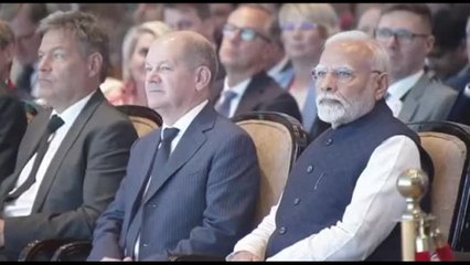 Scholz da Modi: "La Germania aumenterà visti per indiani qualificati"