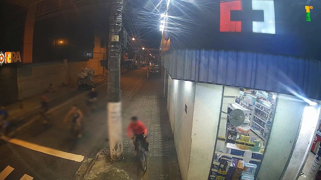 Gangue de bicicleta é abordada com simulacro de arma de fogo em São Vicente e PM evita assaltos