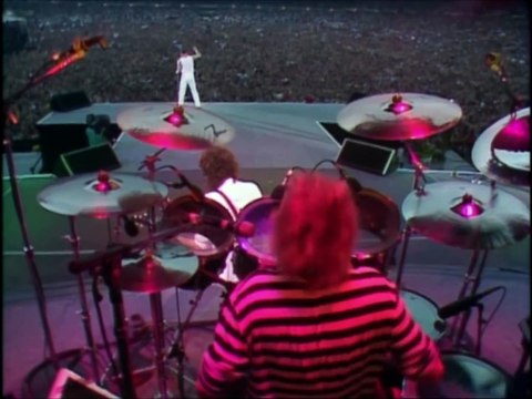 Queen chante I Want To Break Free en live