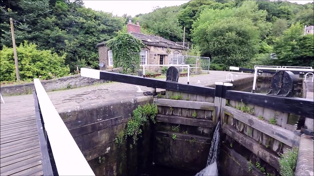 Canal at Salterhebble