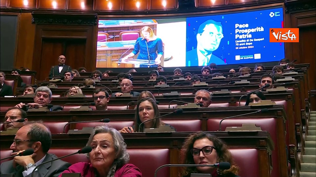 Migranti, Metsola: "Rimpatri per chi non ha diritto a protezione. Guerra a trafficanti"