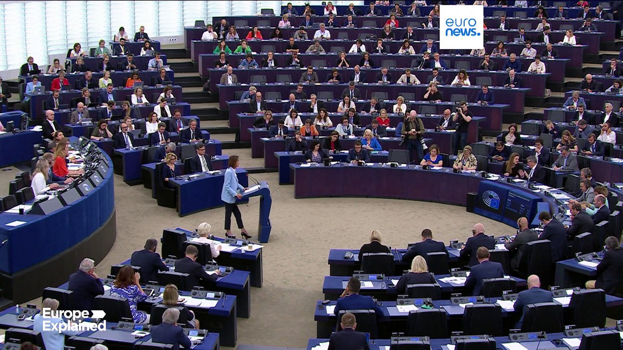 Quanto dinheiro é que o Parlamento Europeu atribuiu aos grupos políticos?