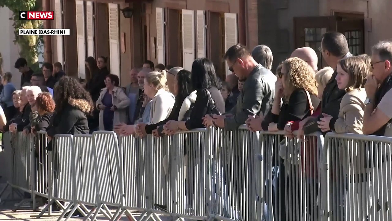 Après "l'onde de choc" de la disparition de Lina, le village de Plaine dans le Bas-Rhin a rendu un hommage déchirant à l'adolescente, dont le corps a été retrouvé la semaine dernière après plus d'un an de recherches