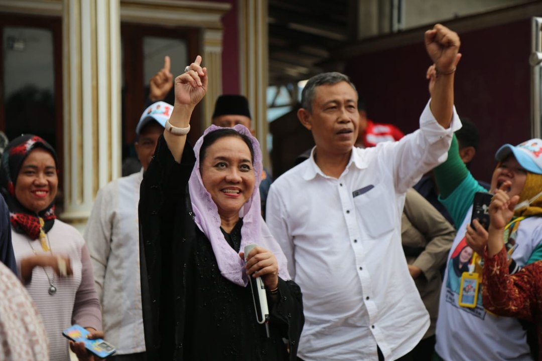 Nelayan Teluk Kemang Curhat ke Cabup Lucianty