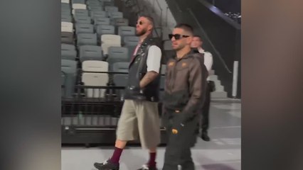 Topuria sale a dar el peso acompañado de Sergio Ramos