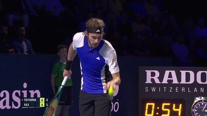 Video herunterladen: Bâle - Fils domine Tsitsipas et file en demi-finales