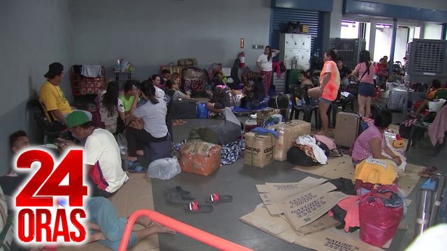 Ilang pasahero sa PITX, 5-araw nang stranded; 80 biyahe ang kanselado pa rin dahil sa mga sirang kalsada at saradong pantalan | 24 Oras
