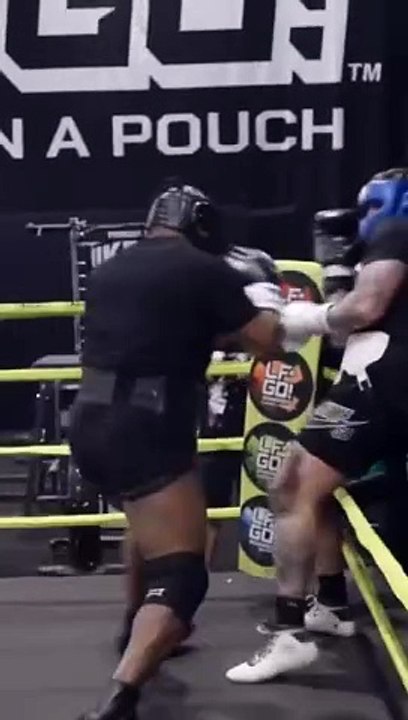 MIKE TYSON NOQUEÓ A SU SPARRING