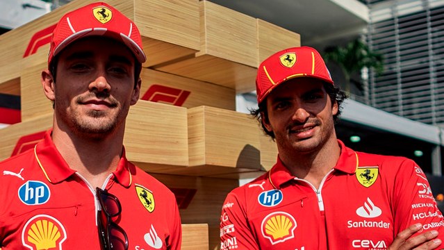 GP de México 2024: Carlos Sainz y Leclerc se divierten jugando 'Jenga' al ritmo de mariachis