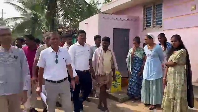 ನೆರೆ ಪೀಡಿತ ಮಲ್ಲನಹೊಳೆಗೆ ಭೇಟಿ ಪರಿಶೀಲನೆ ನಡೆಸಿದ ಕೃಷ್ಣ ಬೈರೇಗೌಡ