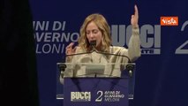 Meloni accolta a comizio Bucci con Rino Gaetano e urla: 