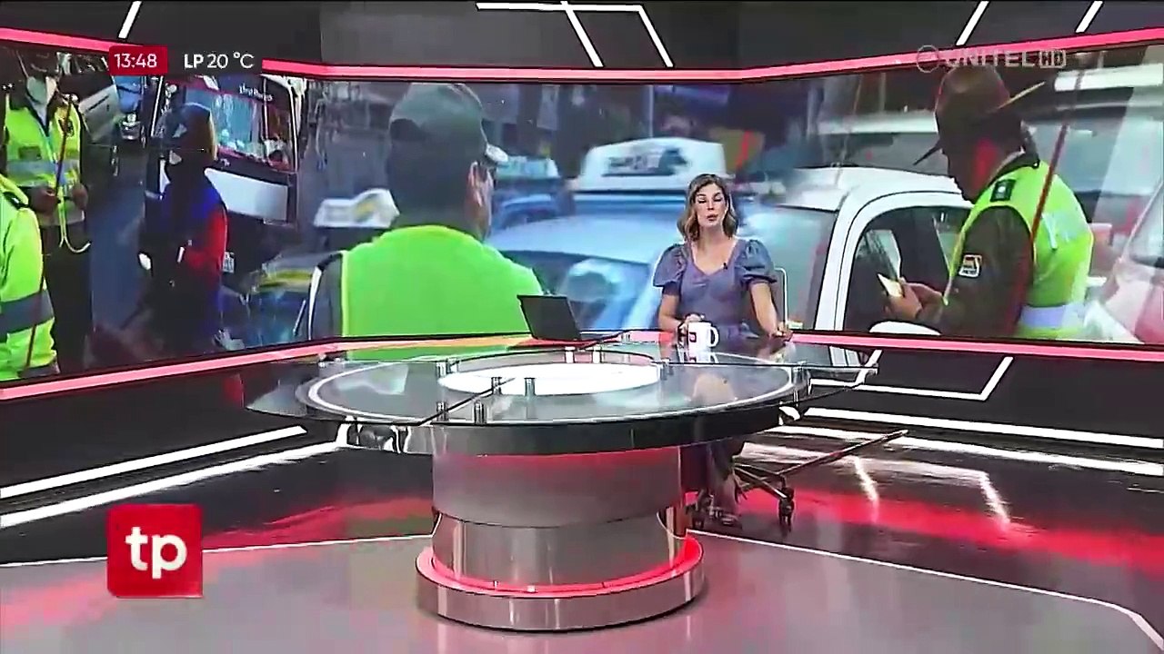 Cuatro heridos deja una triple colisión en la ruta El Alto - Desaguadero; uno de los choferes huyó, dice la Policía  