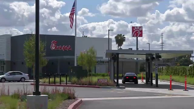 أول روبوت يعزف على آلة موسيقية