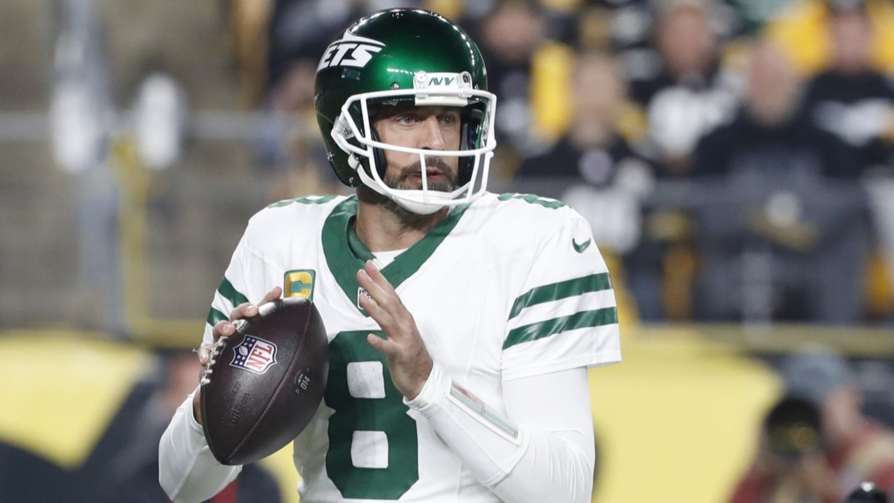 Aaron Rodgers Plays Despite Injuries: Game Status Update